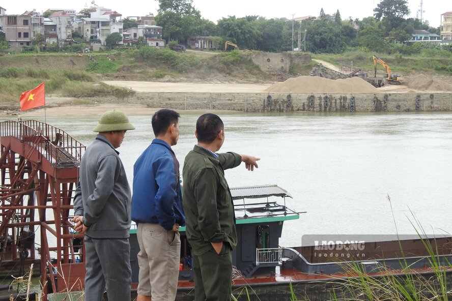 Nguoi dan mong moi nha nuoc se som dau tu xay dung tuyen ke. Anh: To Cong.