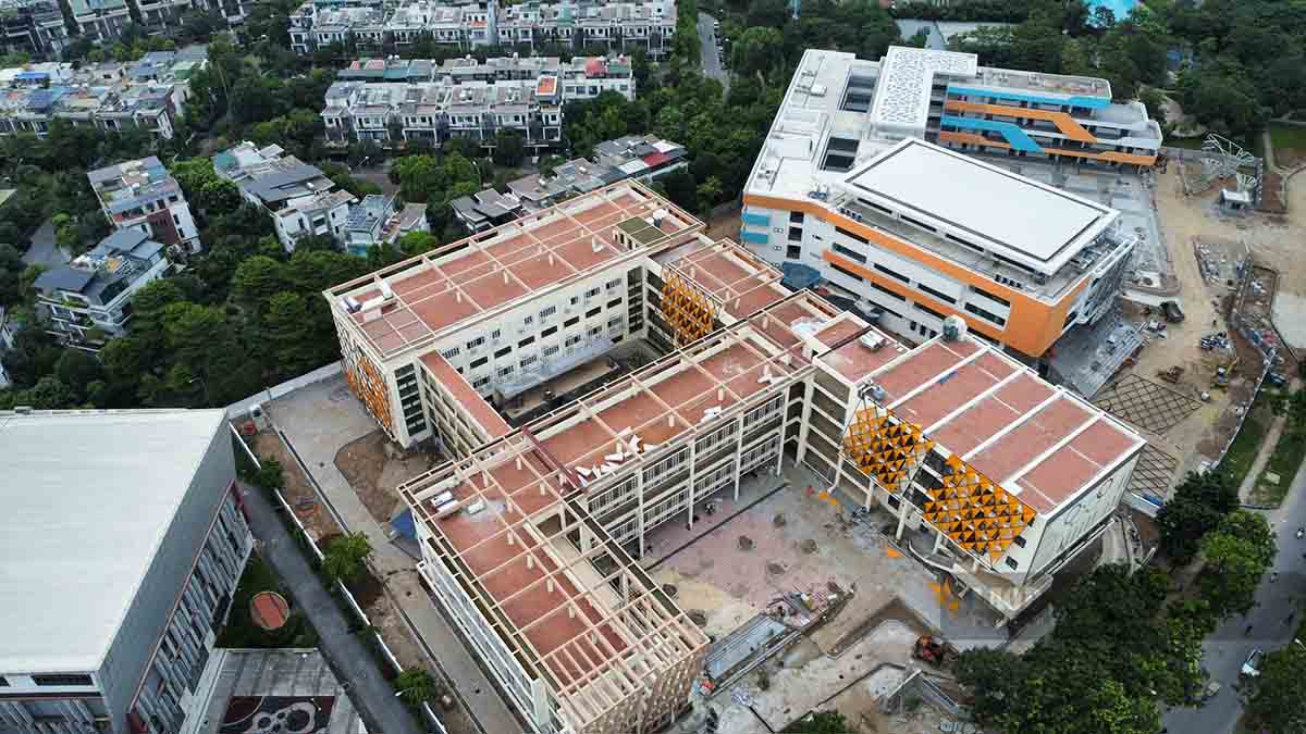 2 truong hoc duoc xay dung tren 2 o dat lien ke, dong bo voi he thong ha tang trong khu vuc. Anh: Viet Bac.