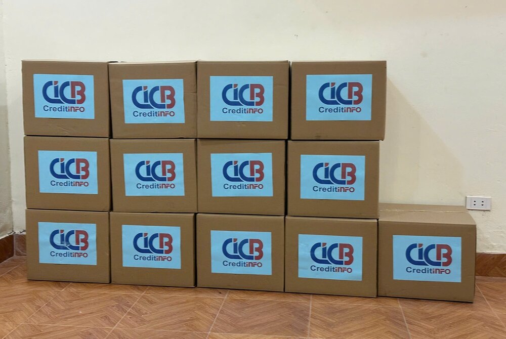 Nhung phan qua y nghia CIC danh tang Don Bien phong Muong Nhe. Ảnh: CIC