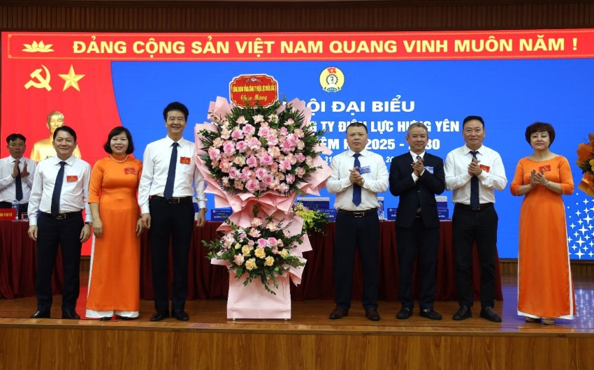 Reporting at the first Congress of Delegates, term 2025 - 2030, the Hung Yen Power Company Trade Union said that it has coordinated to implement salary conversion for 100% of employees. Photo: Hue Vu