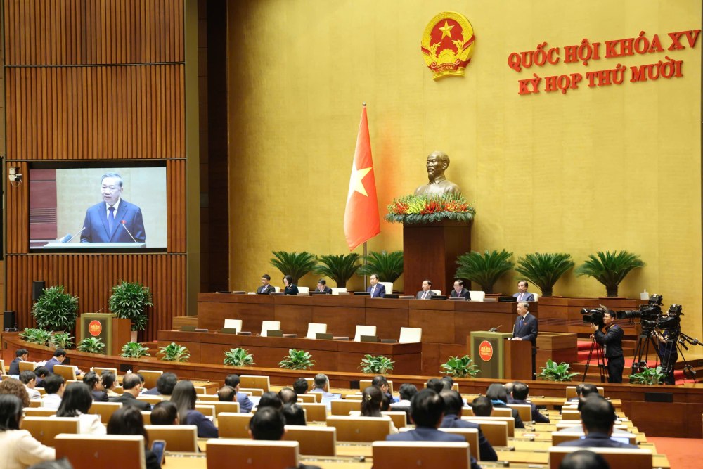 Tong Bi thu To Lam thong tin voi Quoc hoi ve du thao Van kien Dai hoi Dang. Anh: Pham Dong 