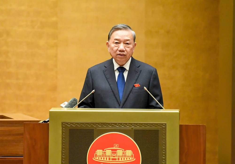 General Secretary To Lam suggested that it is necessary to look at where there are cumbersome procedures that discourage businesses to fix those shortcomings and limitations. Photo: Pham Dong