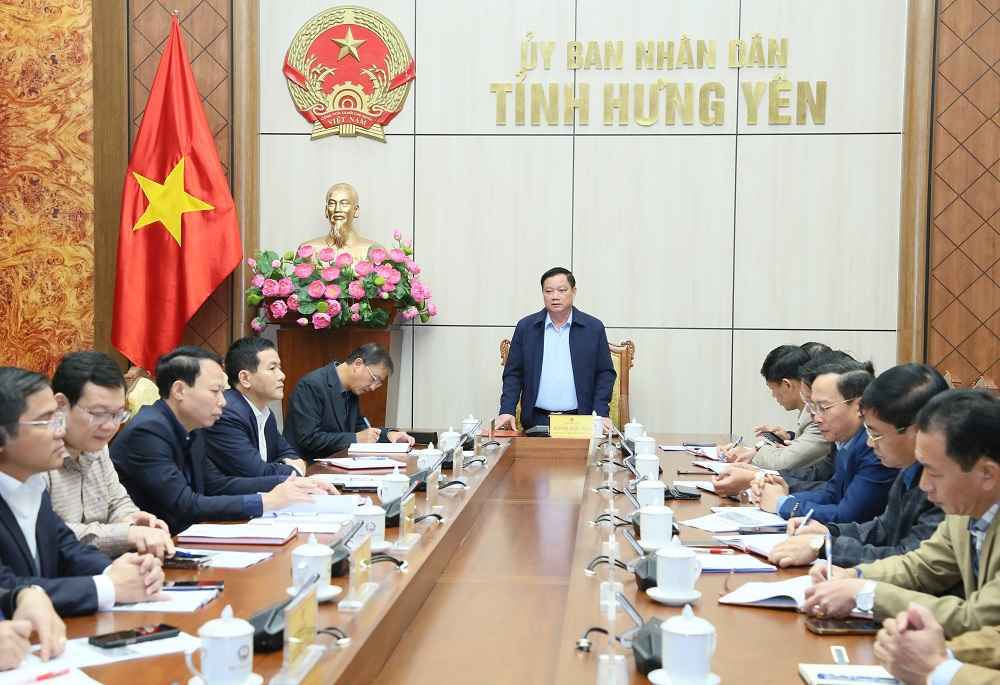  Chu tich UBND tinh phat bieu chi dao tai cuoc hop. Anh: Cong TTDT tinh Hung Yen