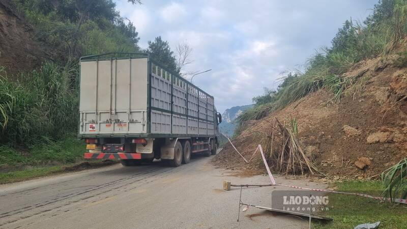 Cac phuong tien gap kho khan trong qua trinh di chuyen. Anh: Viet Bac