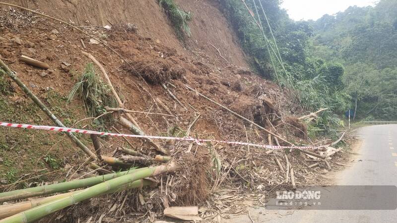 Khoi luong lon dat da tran xuong long duong. Anh: Viet Bac