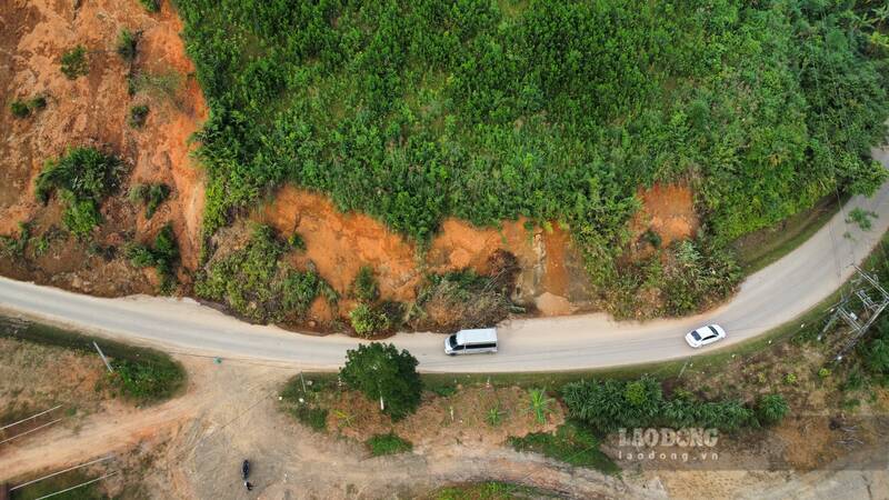 Hang chuc diem sat lo gay mat an toan tren tuyen duong huyet mach noi cac xa phia Bac Thai Nguyen. Anh: Viet Bac