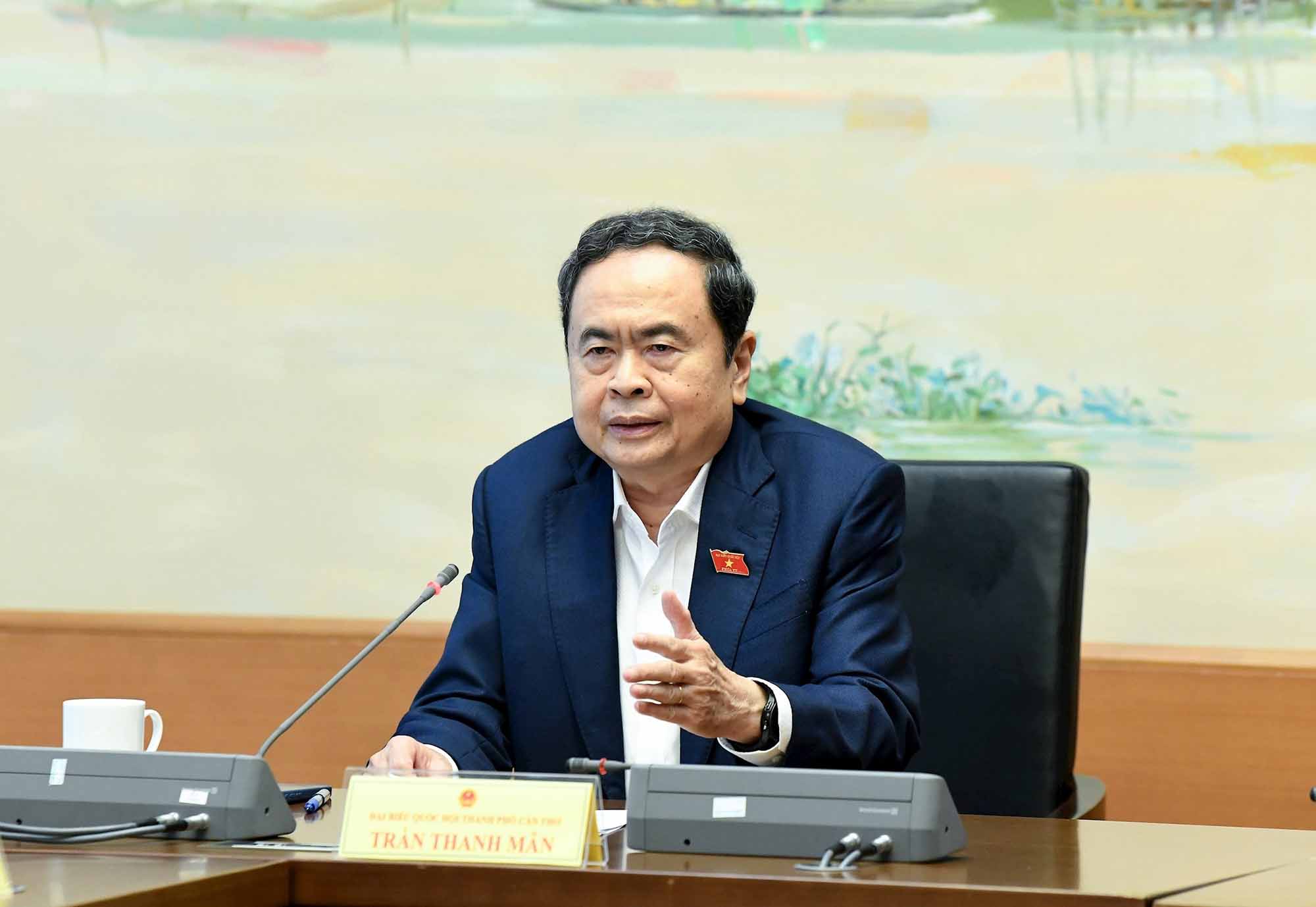 政治局員で国会議長のトラン・タイン・マン氏は、人々がAIに依存して思考が怠けないよう警告した... 写真: Lam Hien