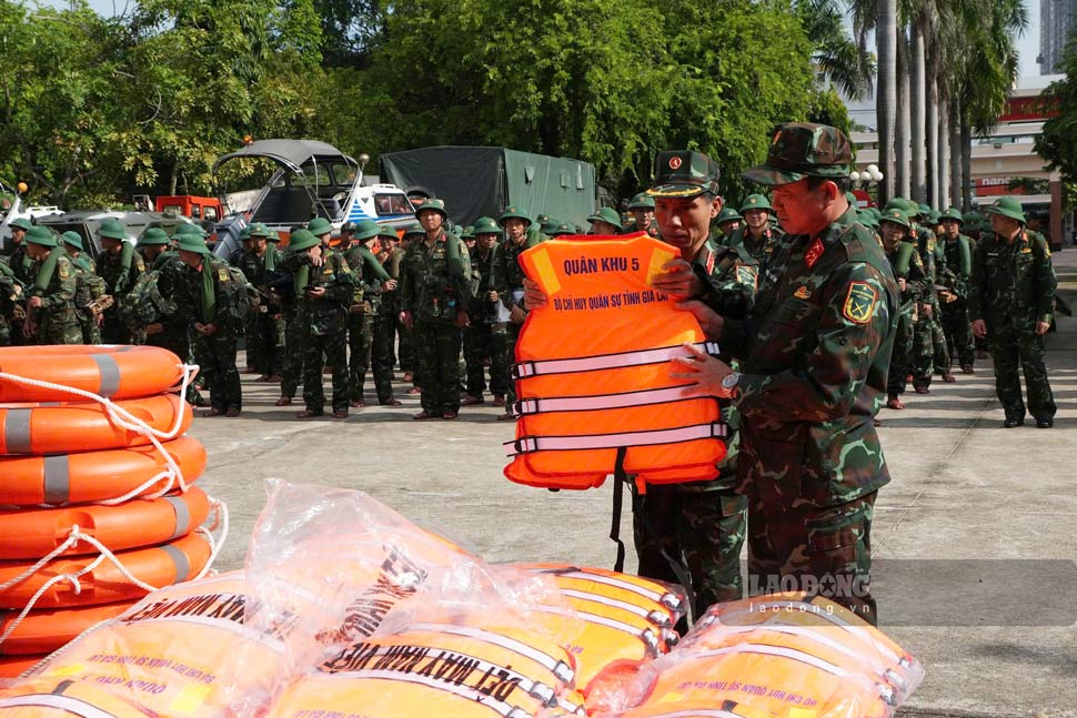 Hon 4.000 can bo, chien si tai cac don vi quan doi