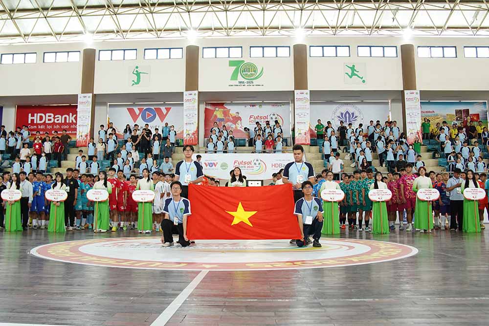 2025年ホーチミン市HDBank学生フットサルトーナメントがホーチミン市農林大学で正式に開幕した。写真: タン・ヴー