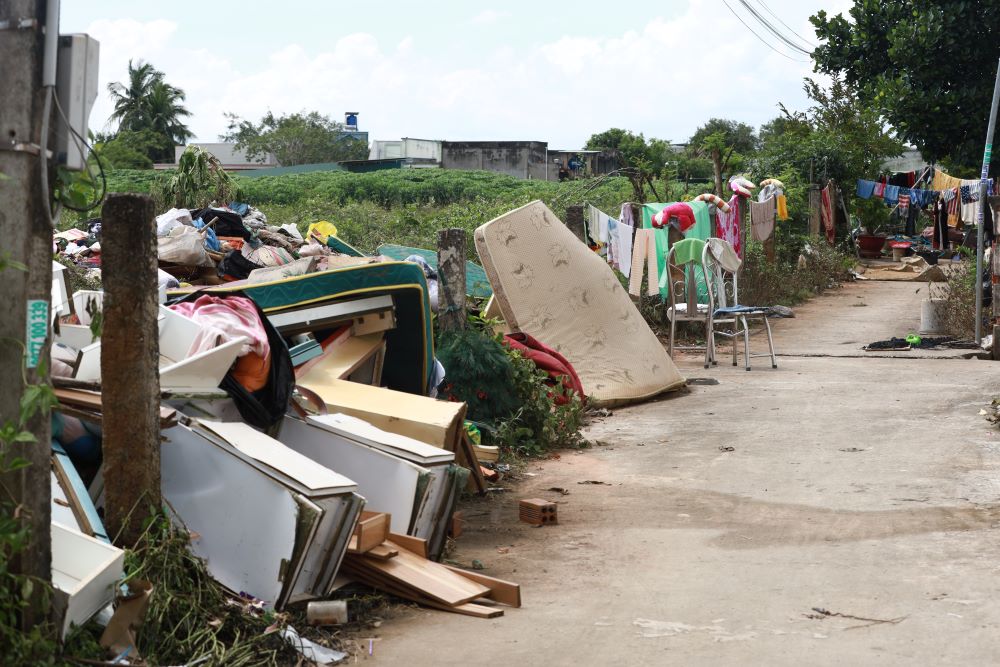 Nguoi dan phoi nem, men sau nhung ngay nha ngap. Anh: Duy Tuan 