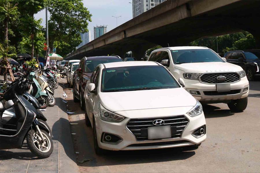 高性能カメラ設置のニュース後のキム・ヴァンとキム・ルー市街地前の道路の現状