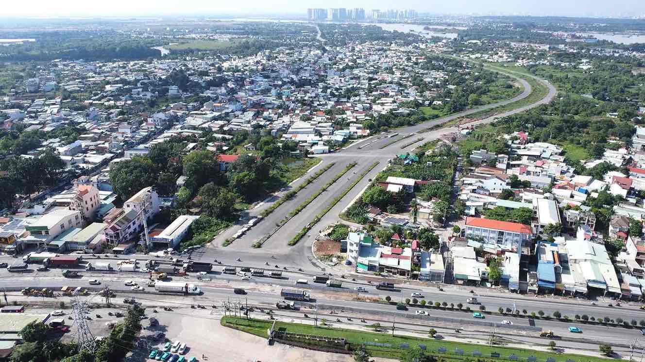 Nearly 2km of Huong Lo 2 route, section 1, has been connected to National Highway 51, waiting to connect with Ho Chi Minh City - Long Thanh - Dau Giay Expressway. Photo: HAC