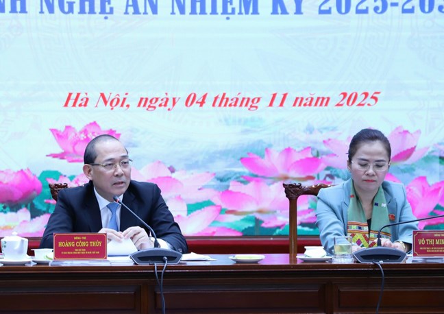 Pho Chu tich Hoang Cong Thuy phat bieu tai cuoc lam viec. Anh: Minh Hien 