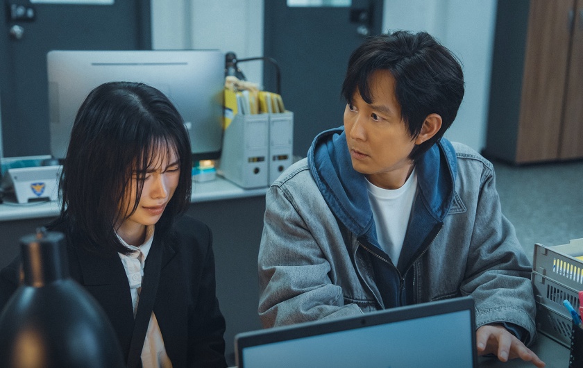 Actors Lee Jung Jae, Lim Ji Yeon. Photo: Nice Producer To Not Meet You