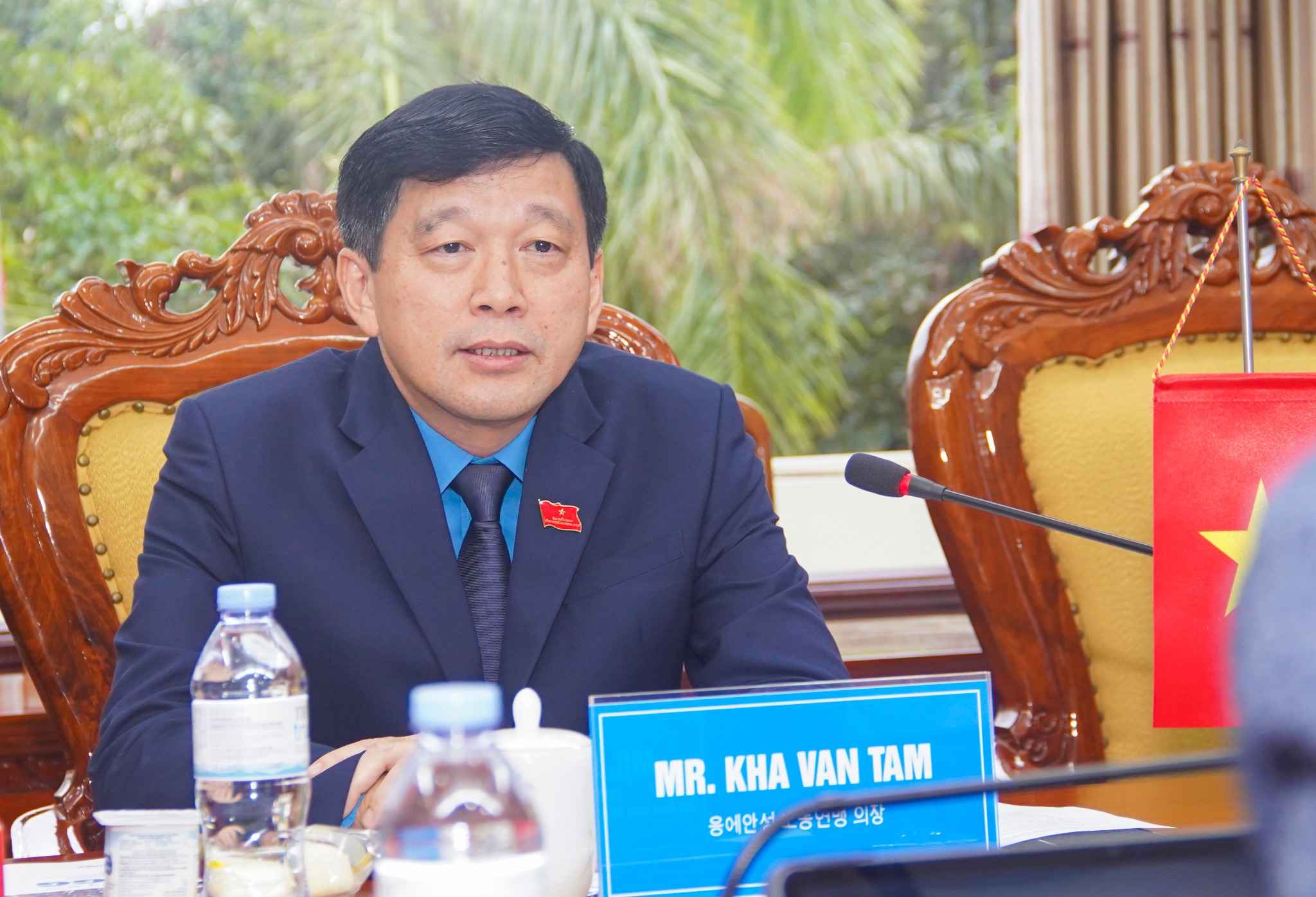 Ong Kha Van Tam - Chu tich LDLD tinh Nghe An phat bieu tai buoi toa dam. Anh: Duy Chuong