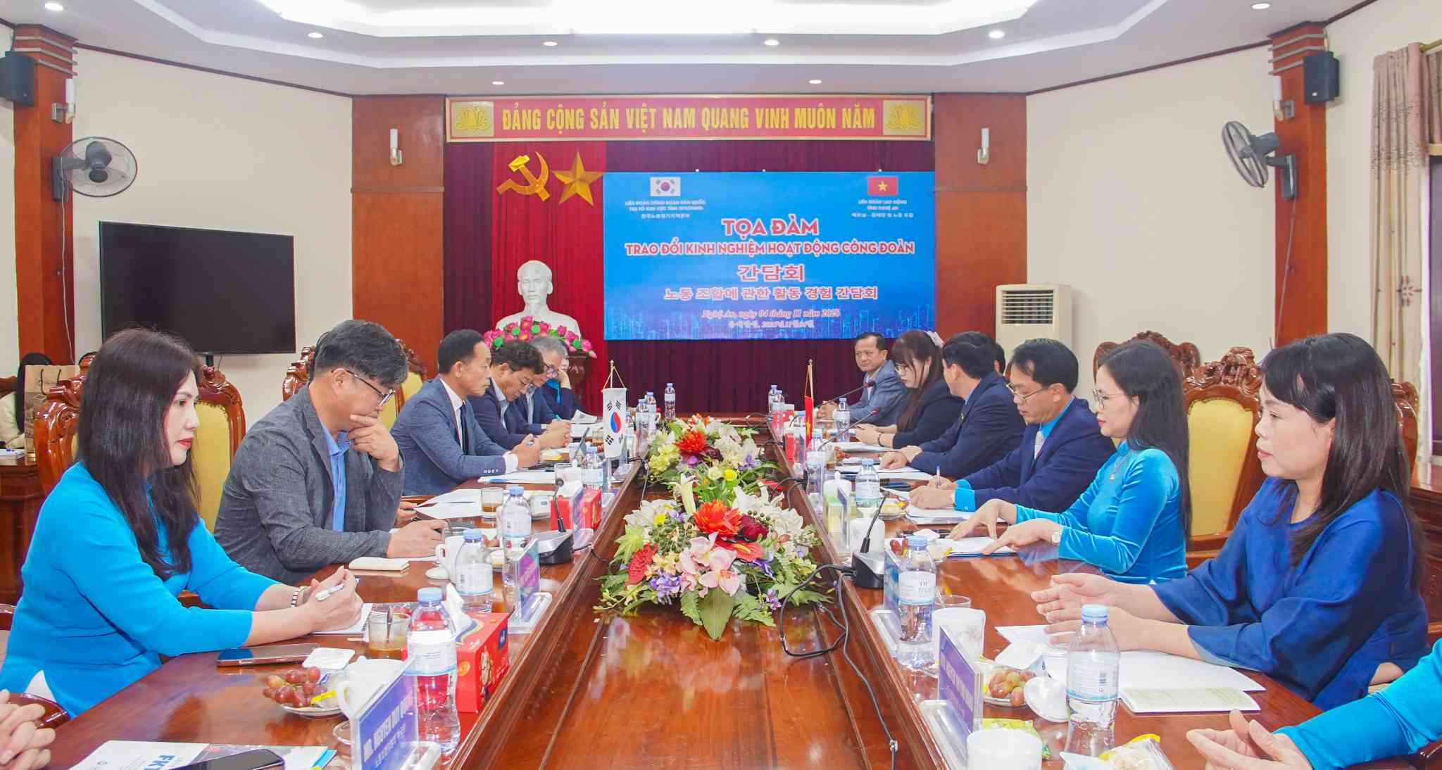 Quang canh buoi toa dam. Anh: Duy Chuong