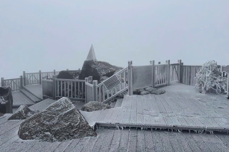 マウソンとファンシーパンでは、強い寒気、湿度、高度の一致に応じて、雪や氷の出現が見られます。写真：ダイロン