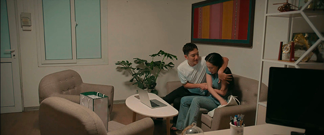 Nghiem (Chi Nhan) trong chi tiet bi chi trich khi co y dinh cuong buc nu thuc tap sinh. Anh: VFC