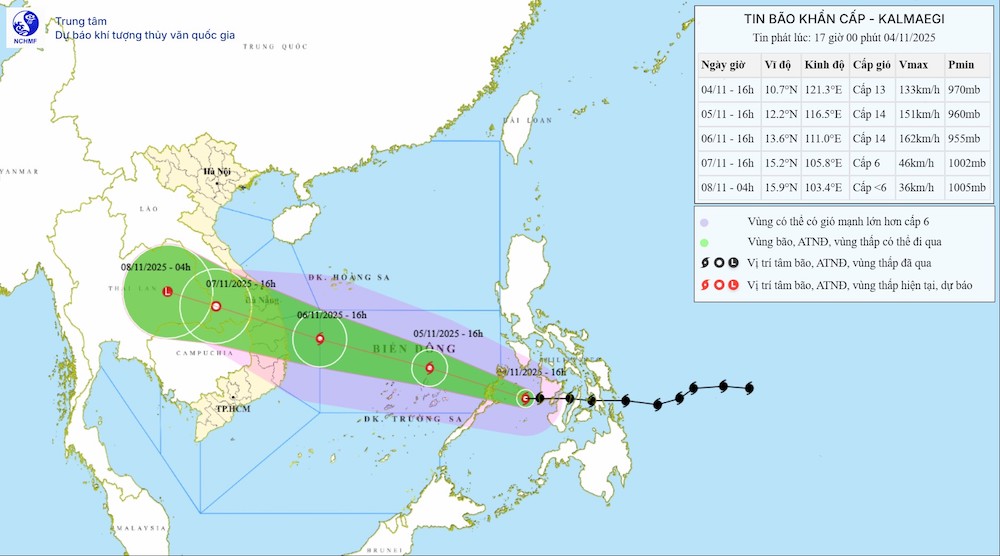 Cap nhat duong di cua bao Kalmaegi sap vao Bien Dong. Anh: NCHMF