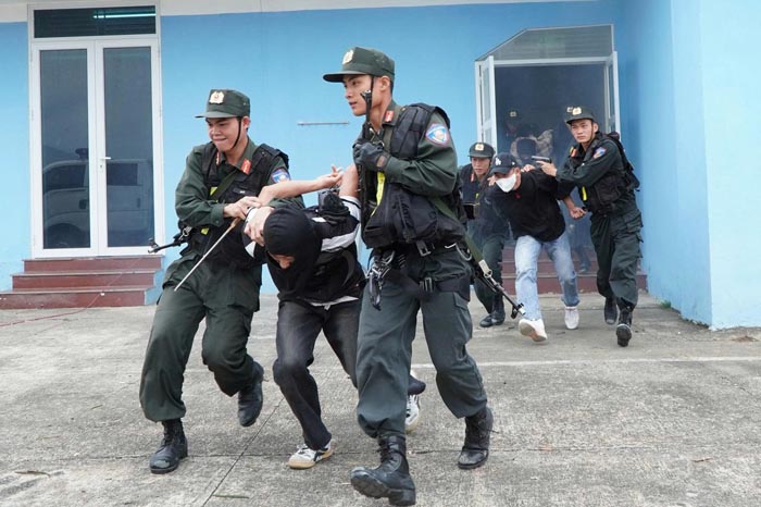 Proposal to handle the situation of terrorists at Dien Bien Airport. Photo: Dien Bien Provincial Police