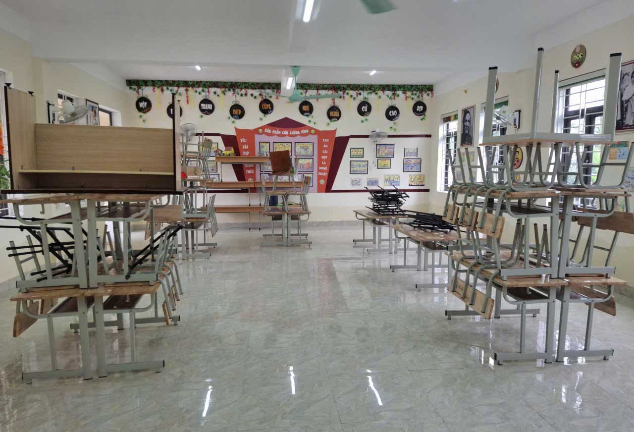 Nhieu phong hoc o Truong Tieu hoc Cam Thanh da duoc don sach bun. Anh: Tran Tuan.