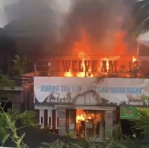 화재는 11월 4일 하이퐁시 안하이빈에서 발생했습니다. 사진: Tràn Hieu