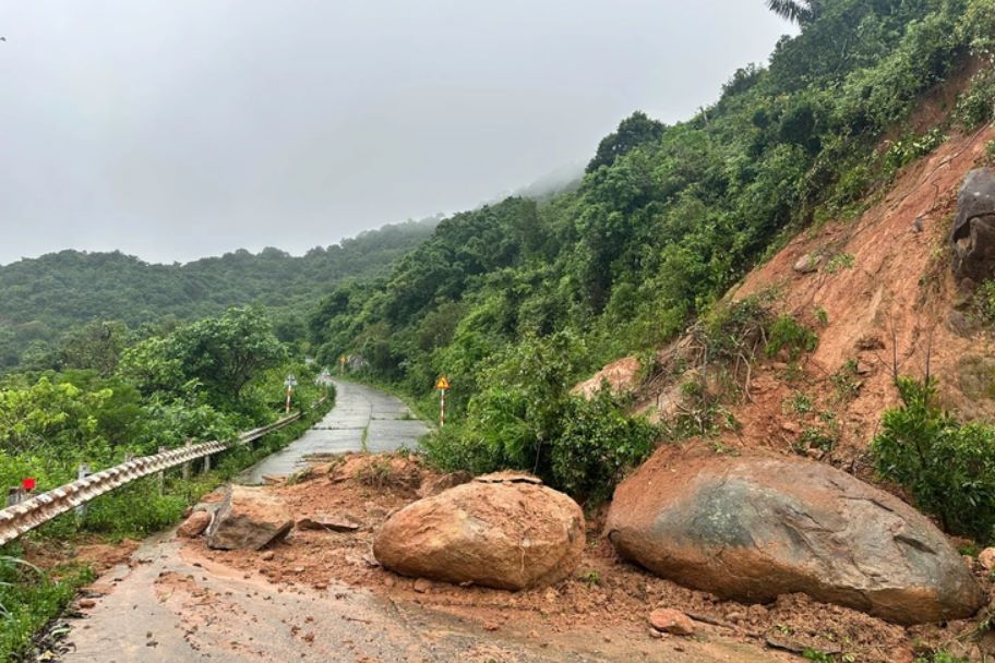 Du bao thoi tiet ngay mai khong khi lanh tiep tuc tang cuong den Trung Trung Bo. Bac Bo, Thanh Hoa va phia Bac Nghe An co mua rai rac. Anh: BQL Ban dao Son Tra