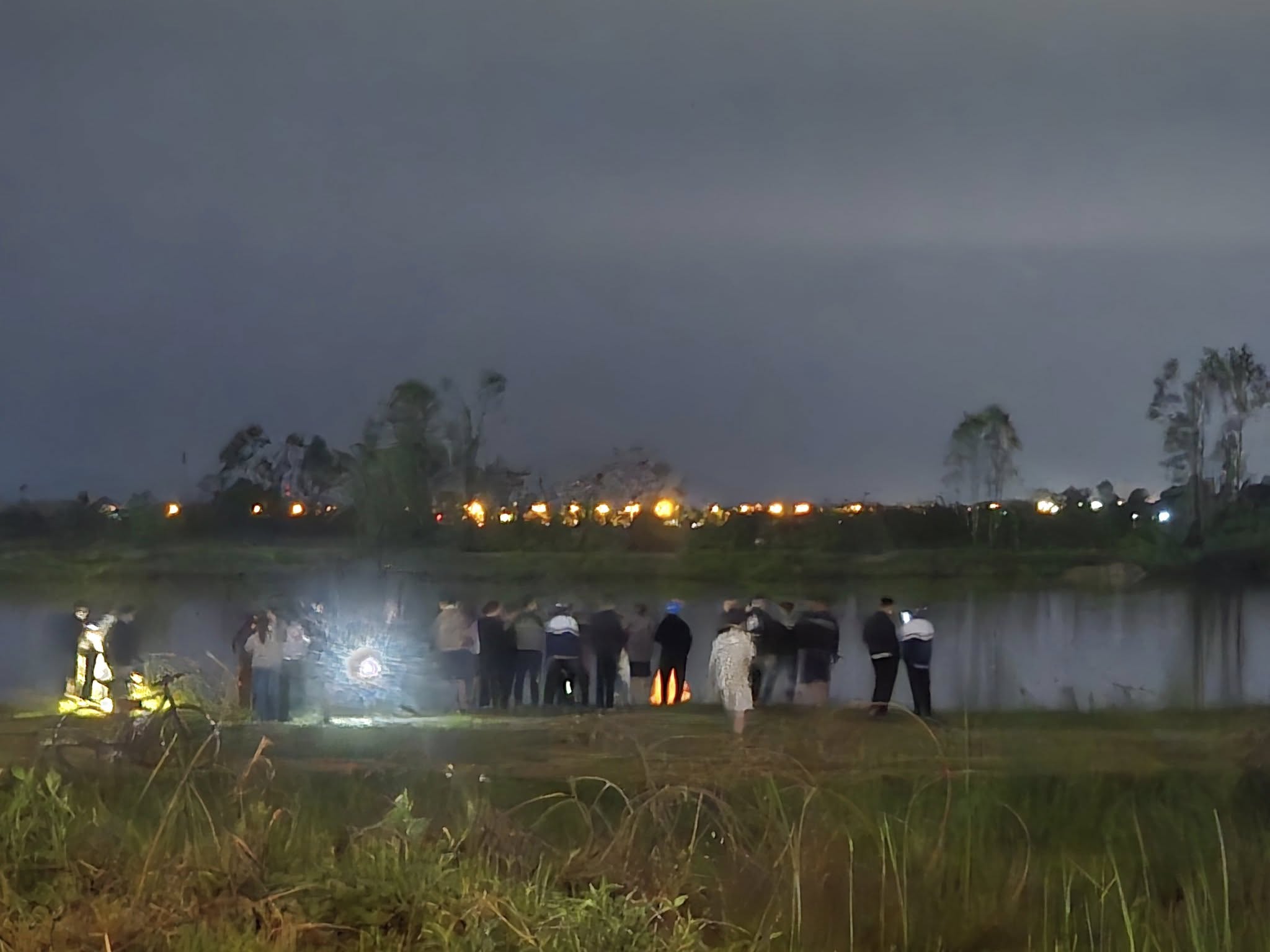 Many people are following the search for Mr. M who went missing while casting a net and his boat capsized in Dai Rai Lake. Photo: Linh Hong.