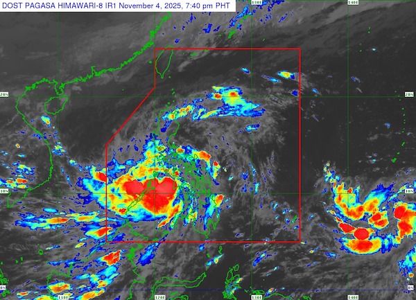 제13호 태풍 칼마에기 광란의 영향은 태풍이 휘몰아치기 전후 모두 폭우 폭풍우 및 강풍의 위험에 대비해야 합니다. 사진: PAGASA