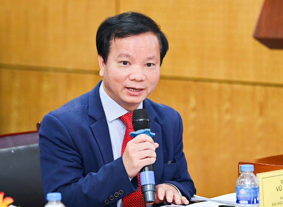 GS.TS Vu Van Yem - Pho Giam doc Dai hoc Bach khoa Ha Noi cho biet, Dai hoc Bach khoa Ha Noi xay dung che do uu dai dac biet de thu hut giang vien, chuyen gia, nha khoa hoc, muc luong co the toi 200 trieu/thang. Anh: Duy Thanh