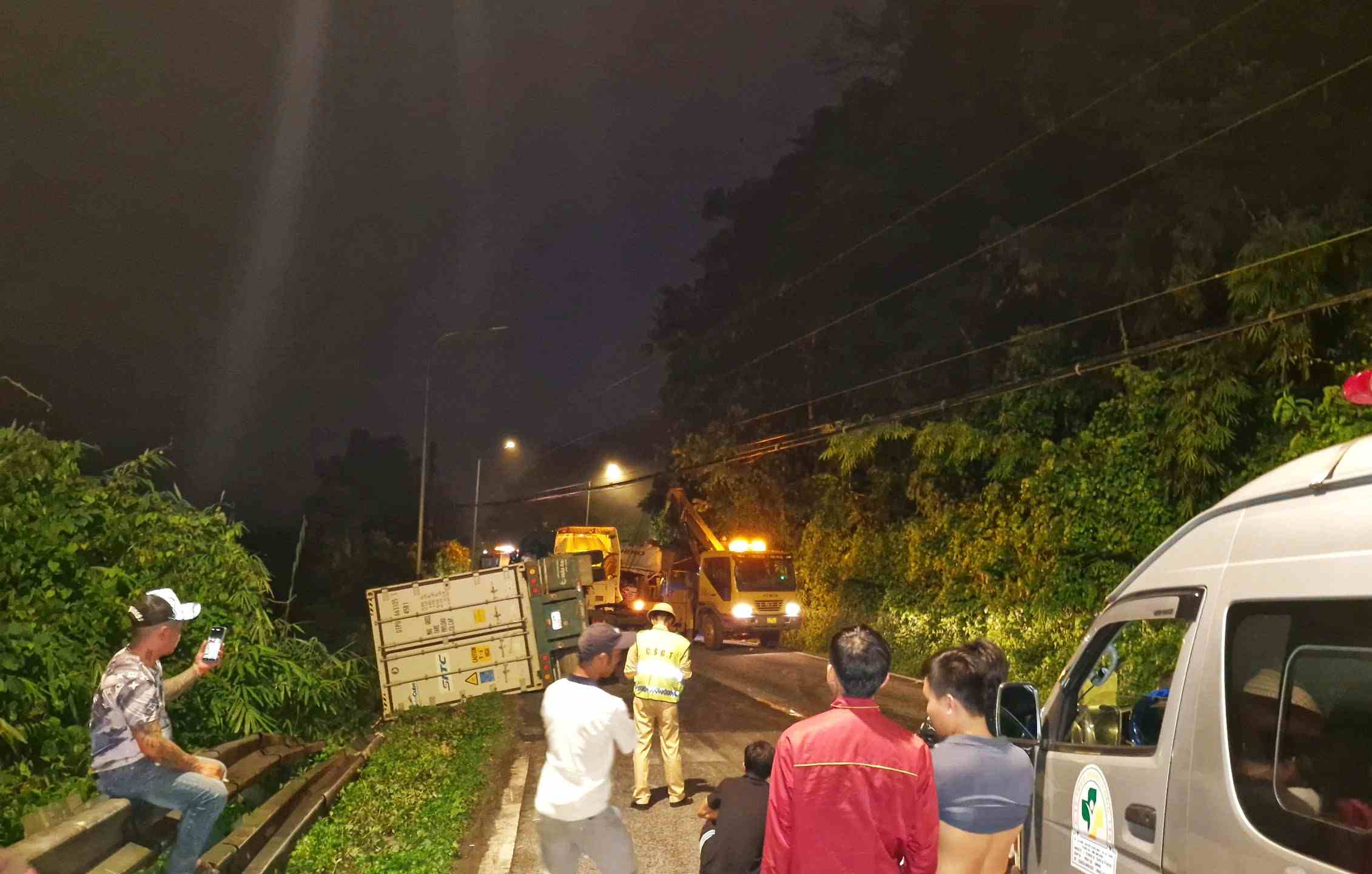 Tai nan khien giao thong tren deo Bao Loc te liet nhieu gio dong ho. Anh: Nguyen Quan