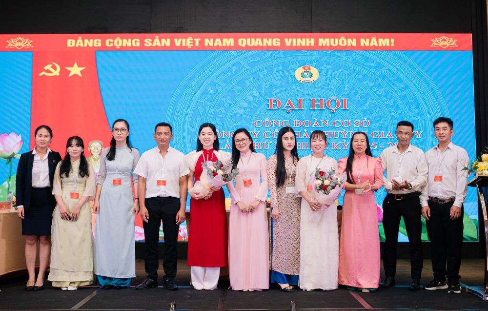 Ban chap hanh Cong doan co so Cong ty Co phan Huynh Gia Huy, nhiem ki 2025 - 2023. Anh: Pham Duy 