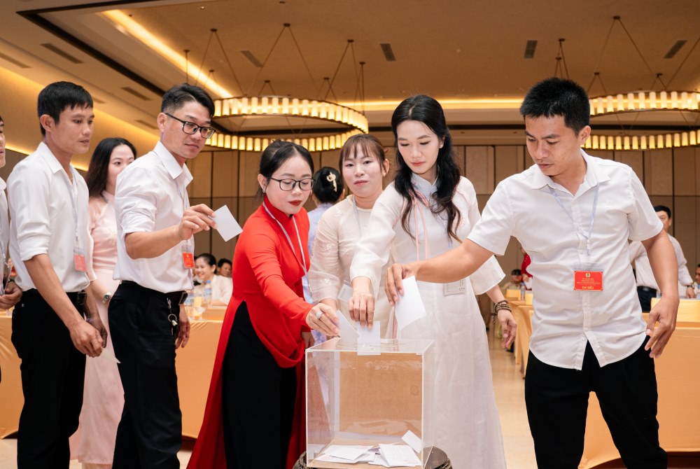 Doan vien bau Ban chap hanh Cong doan co so, nhiem ki 2025 - 20230. Anh: Pham Duy 