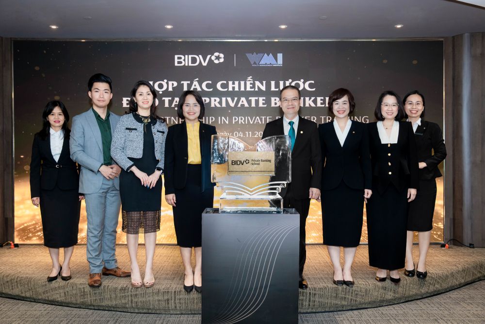 Dai dien BIDV va WMI Singapore tai Le ra mat chuong trinh hop tac dao tao Private Banker  
