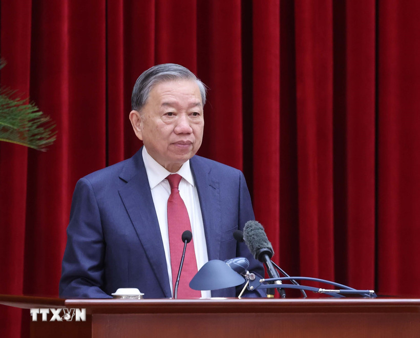 General Secretary To Lam chaired and delivered the opening speech at the 14th Central Conference of the 13th tenure