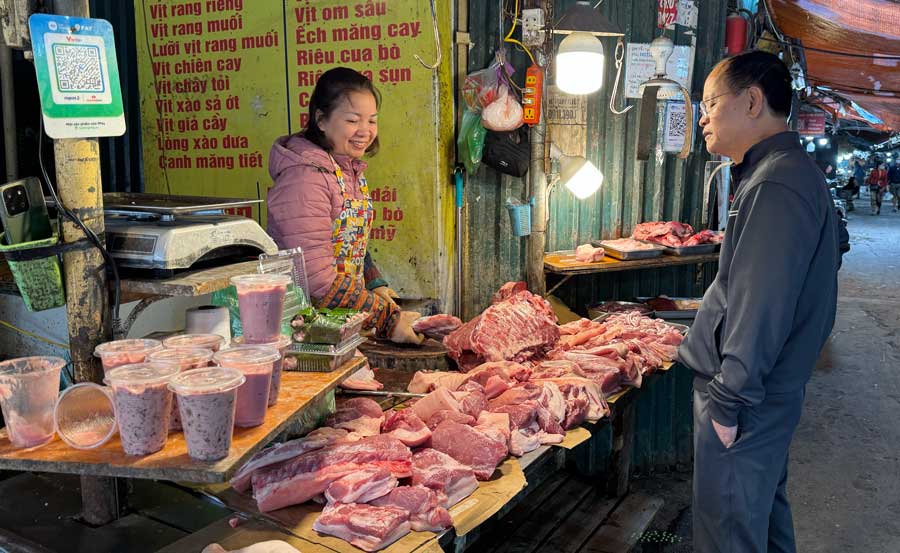 El precio del cerdo vivo hoy disminuye en muchas localidades. Foto: Thuy Linh.