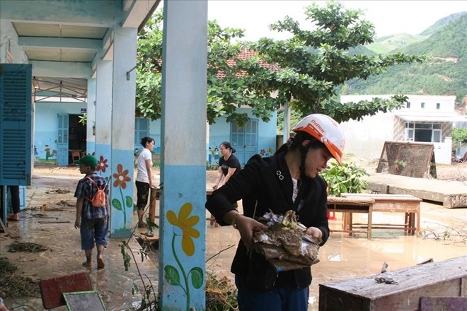 Image of the storm causing flooding at a school in Khanh Hoa before. Photo: Phuong Linh