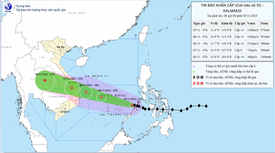 Cap nhat vi tri cua bao so 13 tren Bien Dong. Anh: Trung tam Du bao Khi tuong Thuy van quoc gia