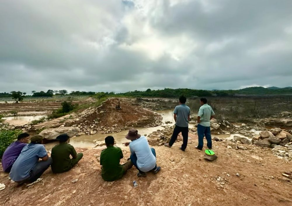 Cong an kham nghiem hien truong tren du an. Anh: Duy Tuan
