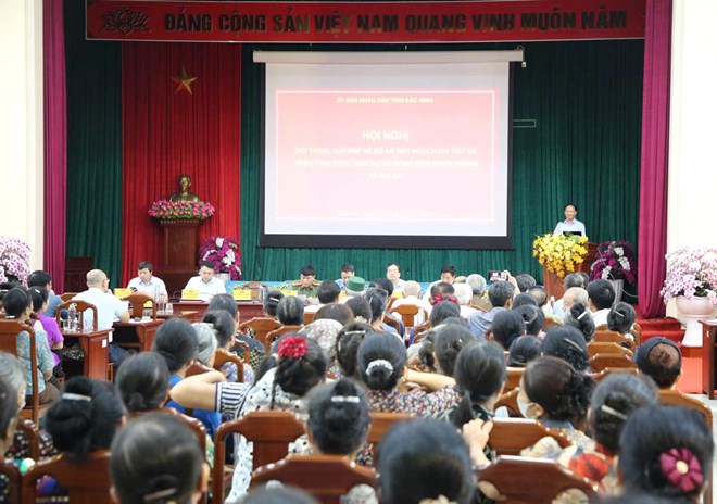 A dialogue conference at the People's Committee of Dai Lai commune, Bac Ninh province on the Dai Lai commune cemetery park project on October 7. Photo: Linh Ngoc