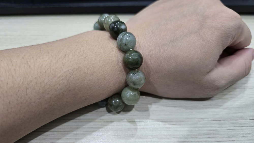 Snooker bracelets are one of the unique gifts for guys in their 30s. Photo: Tuan Dat