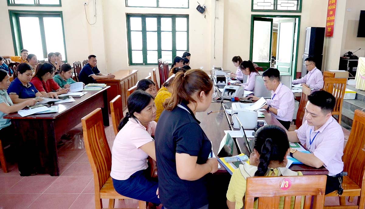 Chuong trinh tin dung chinh sach cho vay xuat khau lao dong tai Tuyen Quang da tro thanh kenh dan von quan trong, gop phan giai quyet viec lam, giam ngheo ben vung. Anh: BTQ.