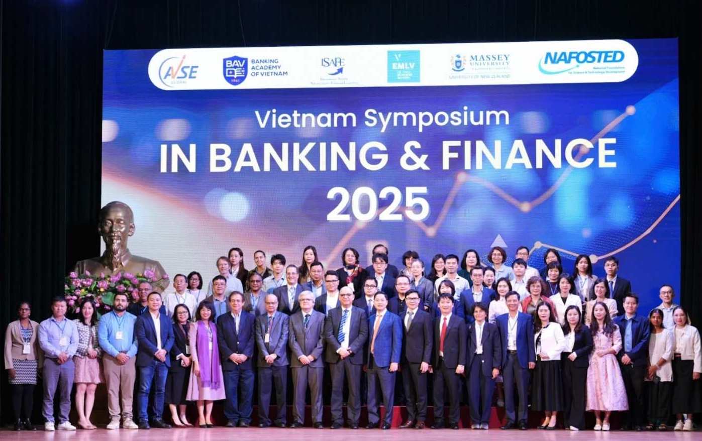 Hoc vien Ngan hang thuong xuyen to chuc cac hoi thao quoc te, tao dien dan trao doi hoc thuat uy tin, ket noi chuyen gia va nha nghien cuu trong linh vuc kinh te tren toan cau. Anh: Hoi thao Vietnam Symposium in Banking & Finance 2025