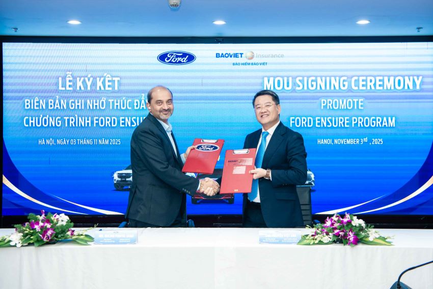 On November 3, Bao Viet Insurance and Ford Vietnam signed a Memorandum of Understanding on cooperation to promote the Ford Ensure Program. Photo: BHBV