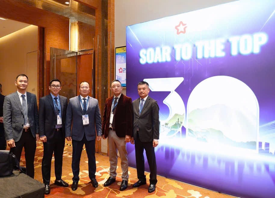 Doan Lanh dao Bao hiem PVI tham du Hoi nghi Tai bao hiem Quoc te Singapore 2025. Anh: Thu Binh