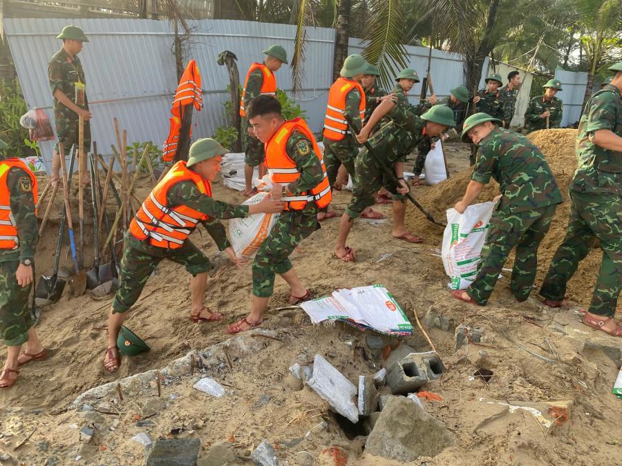 The General Staff has just issued an urgent telegram requesting agencies and units to focus on responding to Storm No. 13. Photo: Ai Van