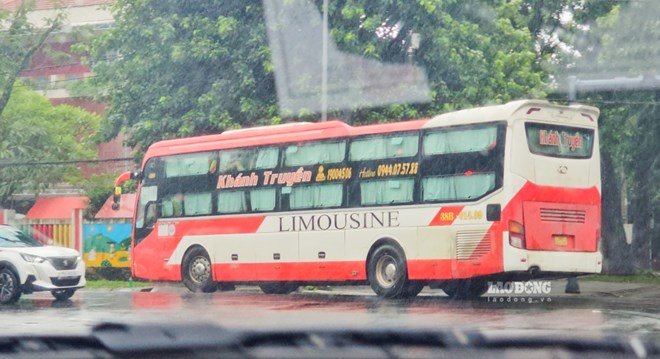 Bát nháo nạn đón trả khách ở trung tâm TP Huế của loạt nhà xe lớn