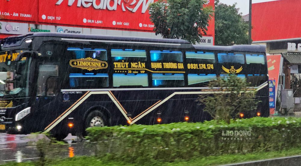 Rất nhiều nhà xe đã bị Báo Lao Động vật trần ở bài viết trước không đăng ký bến bãi, vô tư tung hoành ở nội đô. Ảnh: PV