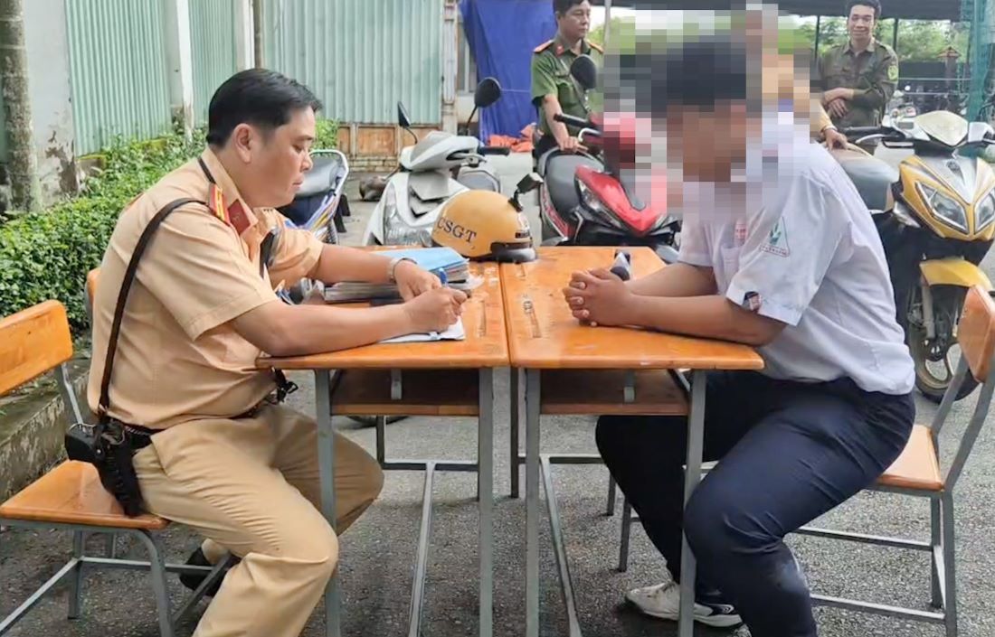 The working group worked with students riding motorbikes over 50cc. Photo: Chan Phuc