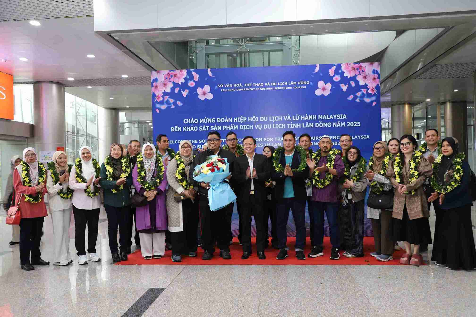 El Departamento de Cultura Deportes y Turismo de Lam Dong da la bienvenida a la delegacion de trabajo de turismo del mercado clave de Halal. Foto: Phuc Khanh